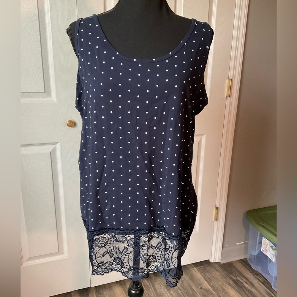 Laura Torelli sleeveless lace trimmed tunic. Size XL.